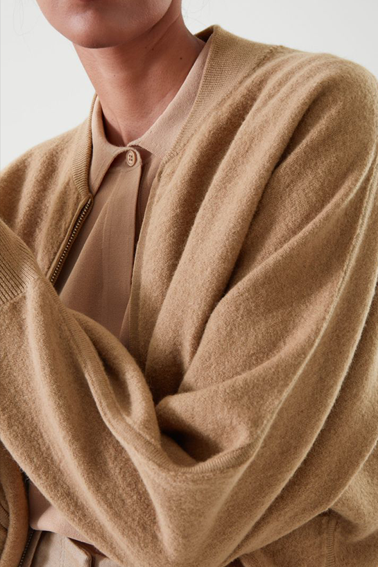 womenOuterwear01DetailCut02