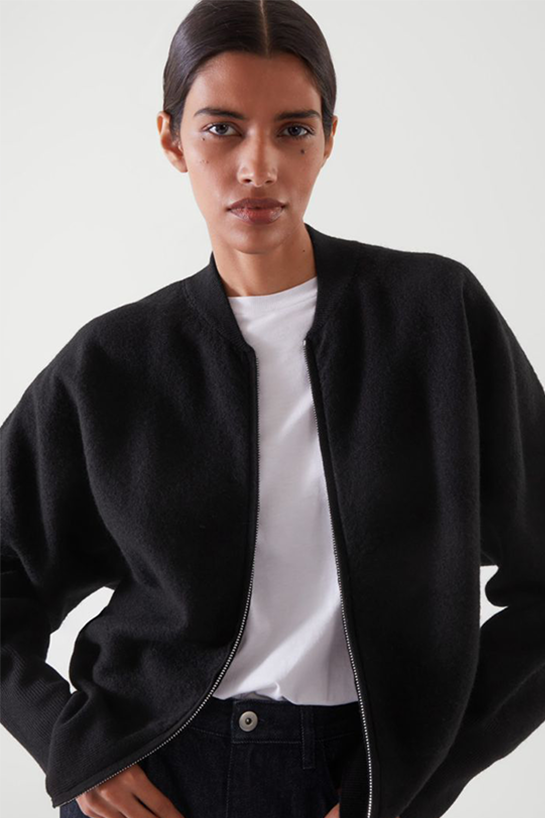 womenOuterwear02DetailCut02