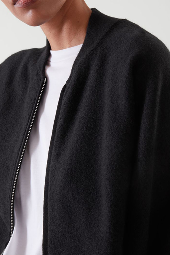womenOuterwear02DetailCut03