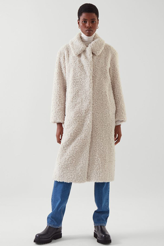 womenOuterwear03DetailCut01