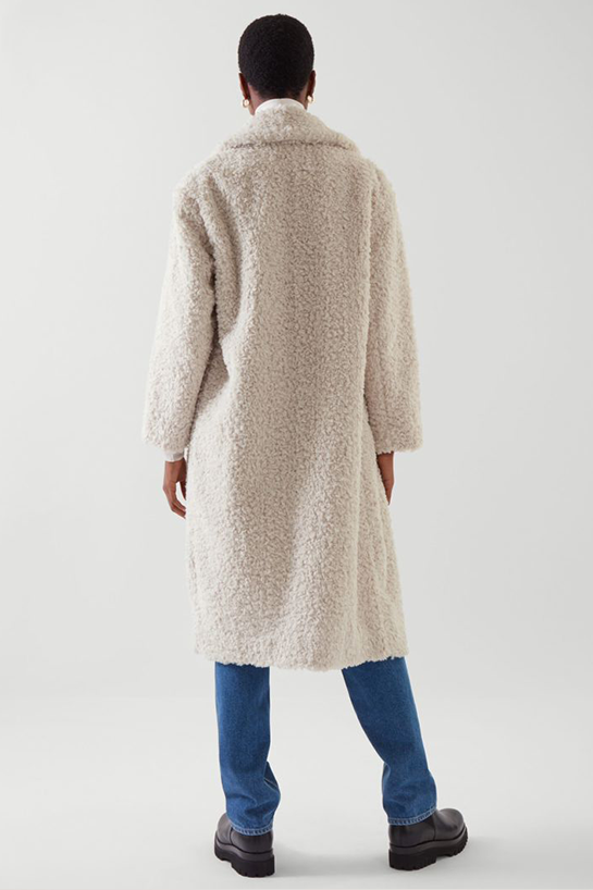 womenOuterwear03DetailCut03