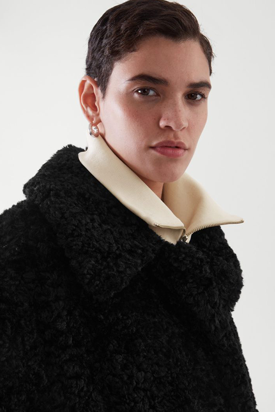 womenOuterwear04DetailCut02
