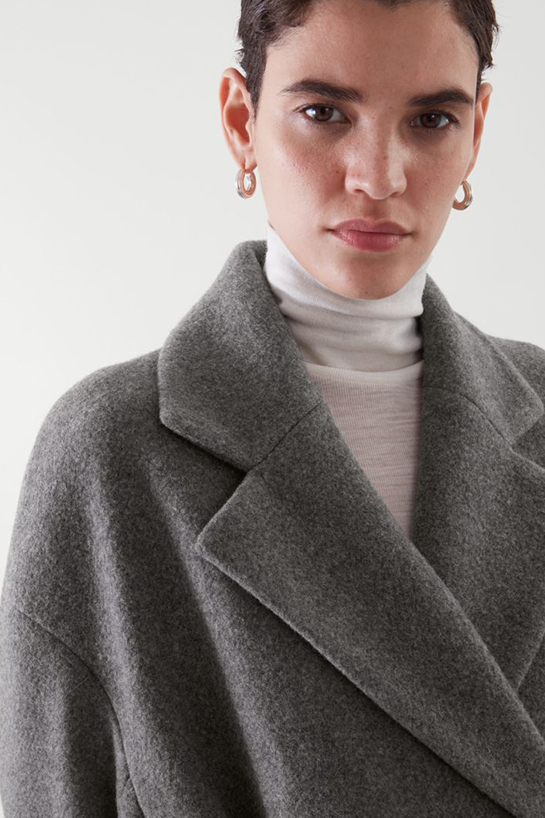 womenOuterwear07DetailCut03