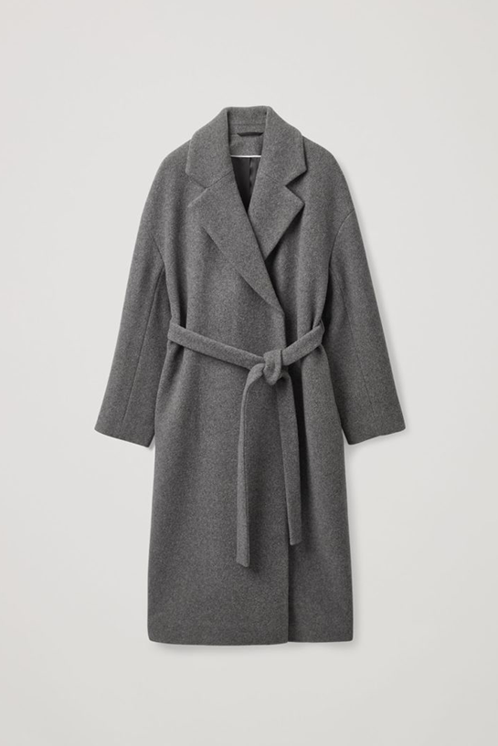 womenOuterwear07DetailCut07