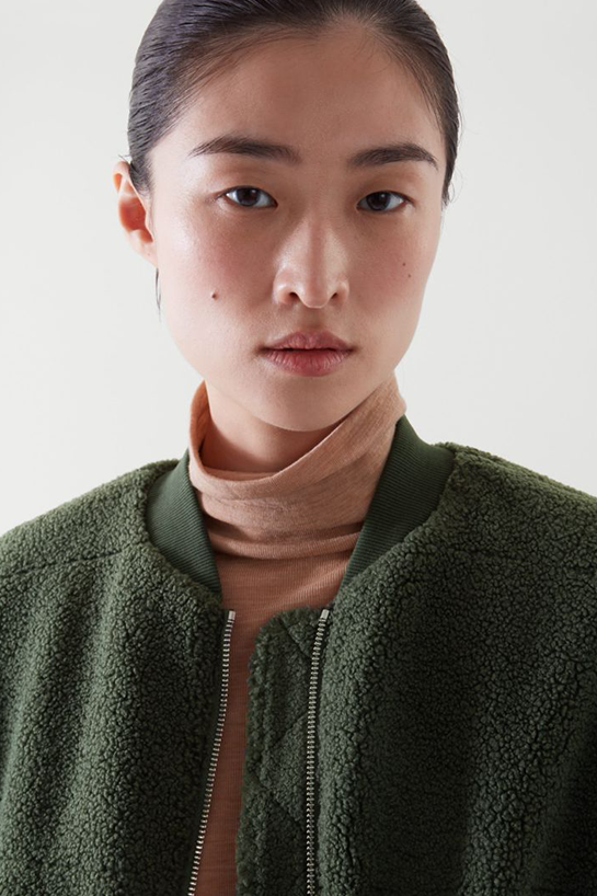 womenOuterwear08DetailCut02