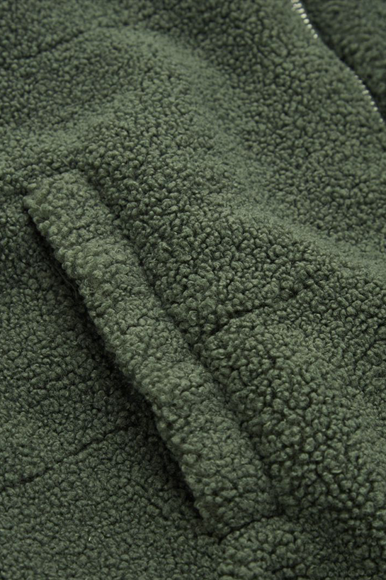 womenOuterwear08DetailCut06