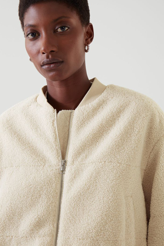 womenOuterwear09DetailCut04