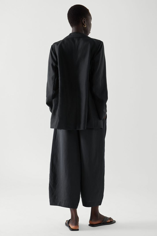 womenOuterwear10DetailCut05