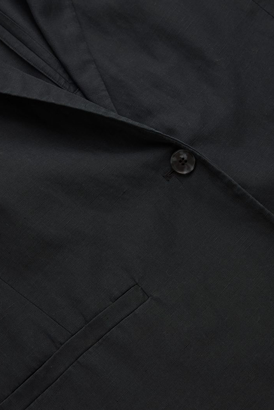 womenOuterwear10DetailCut08