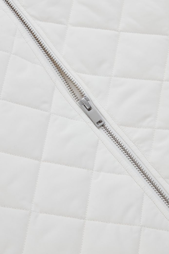 womenOuterwear12DetailCut08
