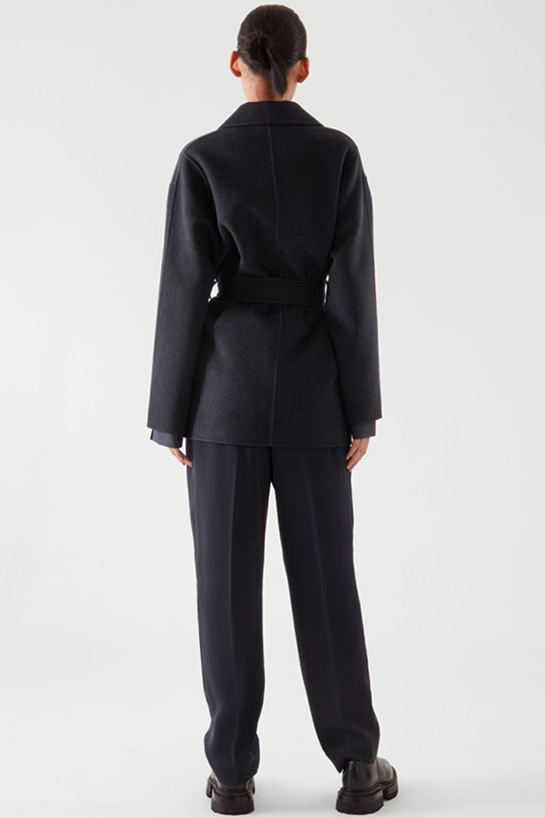 womenOuterwear18DetailCut05