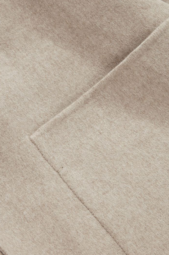 womenOuterwear19DetailCut08