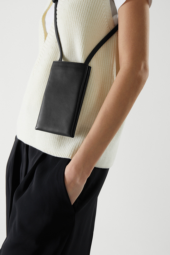womenShoesBag16DetailCut01