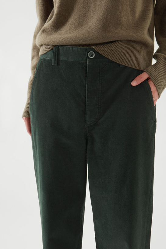 womenTrousers01DetailCut01