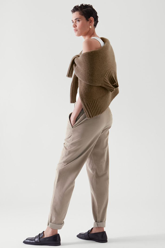 womenTrousers03DetailCut03