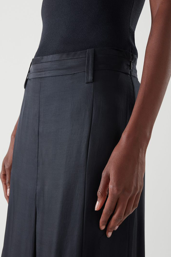 womenTrousers12DetailCut02