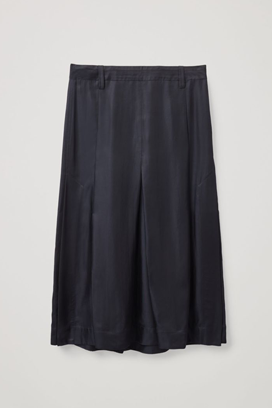 womenTrousers12DetailCut07