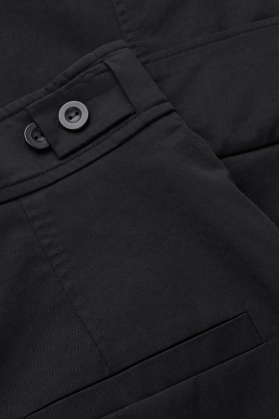 womenTrousers19DetailCut08